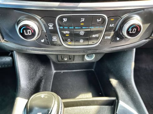 Used 2019 Chevrolet Traverse LT w/ LT Premium Package FWD image 19