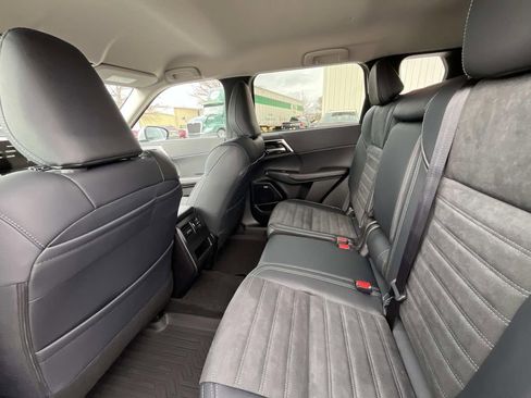 New 2026 Mitsubishi Outlander SE FWD image 9