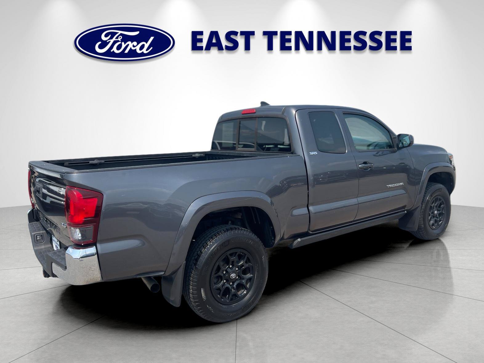 Used 2019 Toyota Tacoma SR5 AWD/4WD image 3