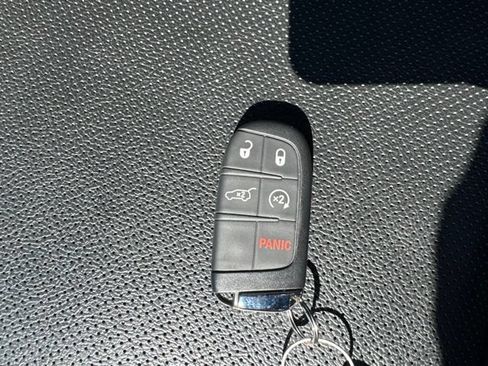 Certified 2025 Jeep Compass Trailhawk w/ Trailhawk Elite Group AWD/4WD image 33