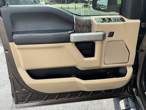 Used 2017 Ford F250 Lariat w/ Chrome Package AWD/4WD image 9