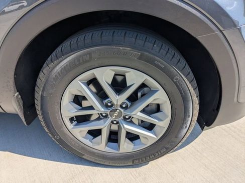 Used 2024 Kia Telluride LX image 10