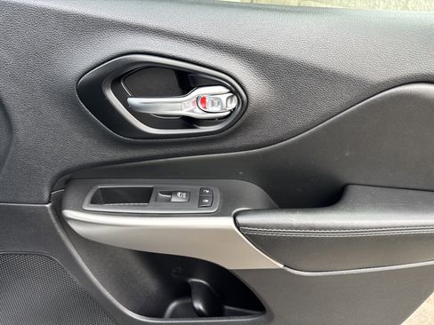 Used 2021 Jeep Cherokee Latitude Lux 80th Anniv w/ Quick Order Package 26U 80TH image 23