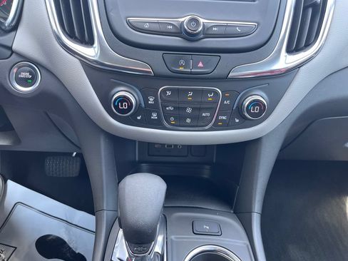 Used 2022 Chevrolet Equinox LT FWD image 15