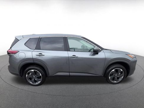 Used 2025 Nissan Rogue SV AWD/4WD image 16