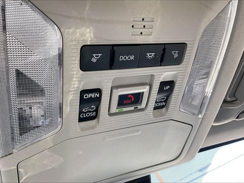 Used 2025 Toyota RAV4 Limited image 34