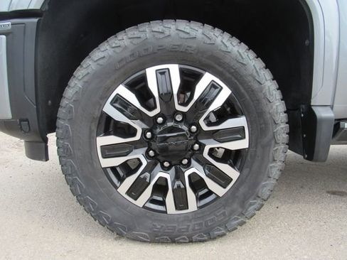 Used 2024 GMC Sierra 2500 Denali Ultimate AWD/4WD image 9