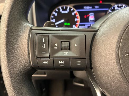 Used 2024 Nissan Rogue S FWD image 25