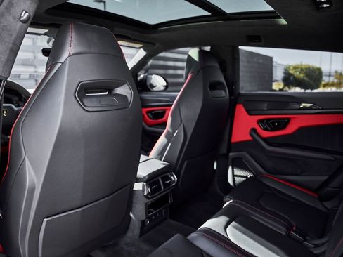 Used 2025 Lamborghini Urus Performante AWD/4WD image 38