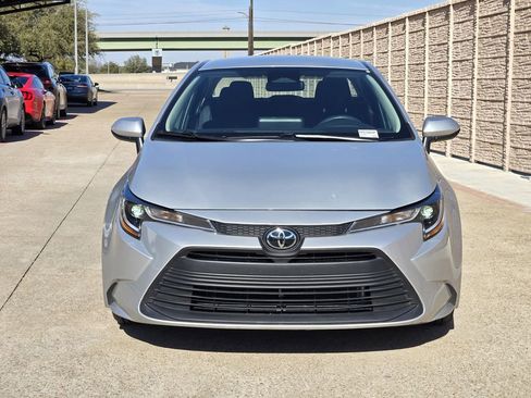 Used 2023 Toyota Corolla LE image 2