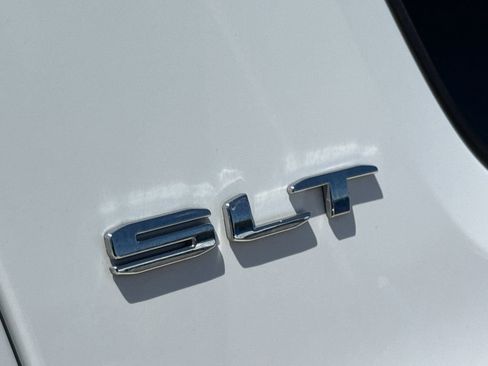 Used 2023 GMC Acadia SLT AWD/4WD image 6
