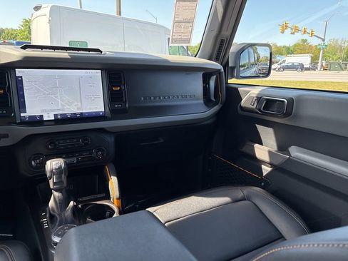 Used 2023 Ford Bronco Badlands image 11