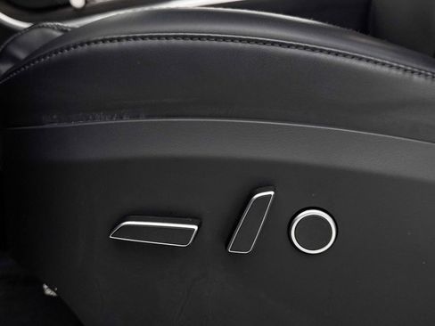 Used 2022 Tesla Model X image 30