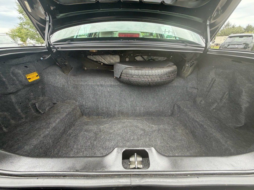 Used 2011 Ford Crown Victoria LX w/ Comfort Appearance Pkg RWD image 5