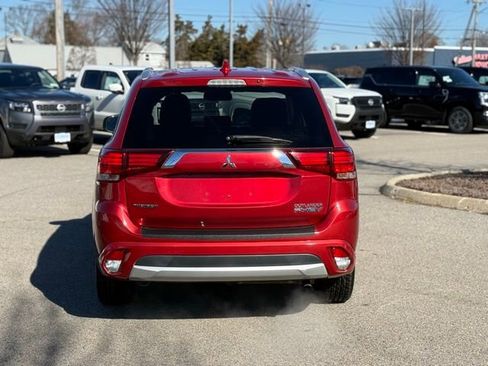 Used 2018 Mitsubishi Outlander 4WD Plug-In Hybrid image 6