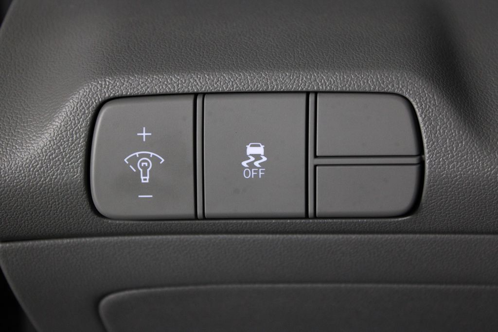 Certified 2025 Hyundai Elantra Sport FWD image 24