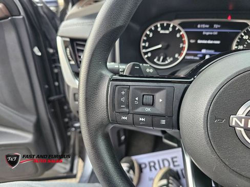 Used 2022 Nissan Rogue SV AWD/4WD image 18