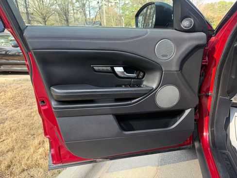 Used 2017 Land Rover Range Rover Evoque SE Premium image 19