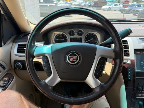 Used 2011 Cadillac Escalade Premium AWD/4WD image 31