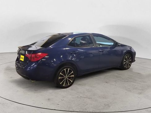 Used 2018 Toyota Corolla SE w/ SE Premium Package FWD image 5
