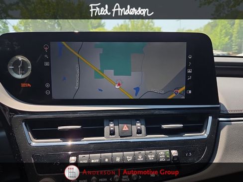 Used 2022 Lexus ES 300h Ultra Luxury w/ Accessory Package 2 FWD image 12