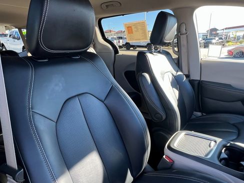 Certified 2024 Chrysler Pacifica Touring-L image 14
