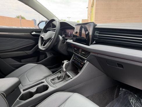 Used 2025 Volkswagen Jetta SEL FWD image 38