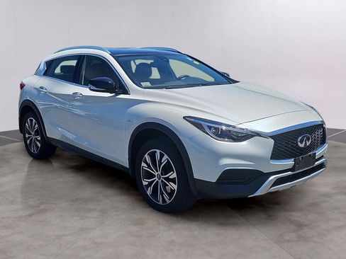 Used 2018 INFINITI QX30 AWD image 3