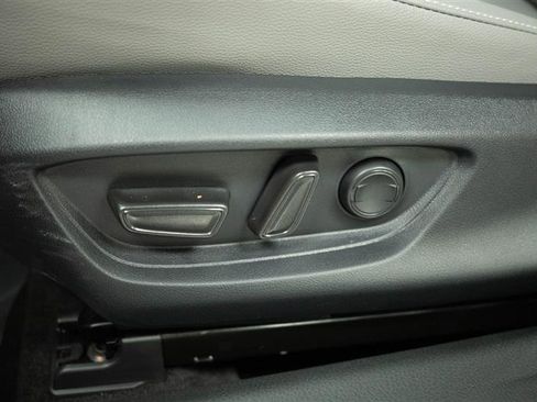 Used 2025 Toyota Camry SE image 10