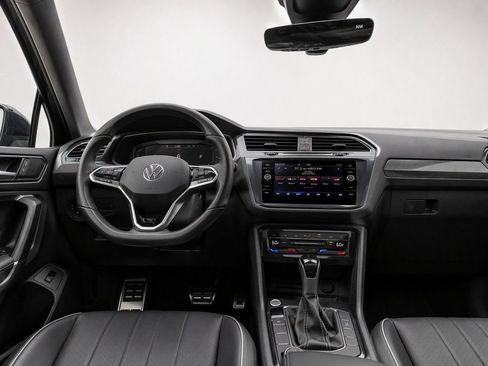 Certified 2024 Volkswagen Tiguan SE R-Line AWD/4WD image 32
