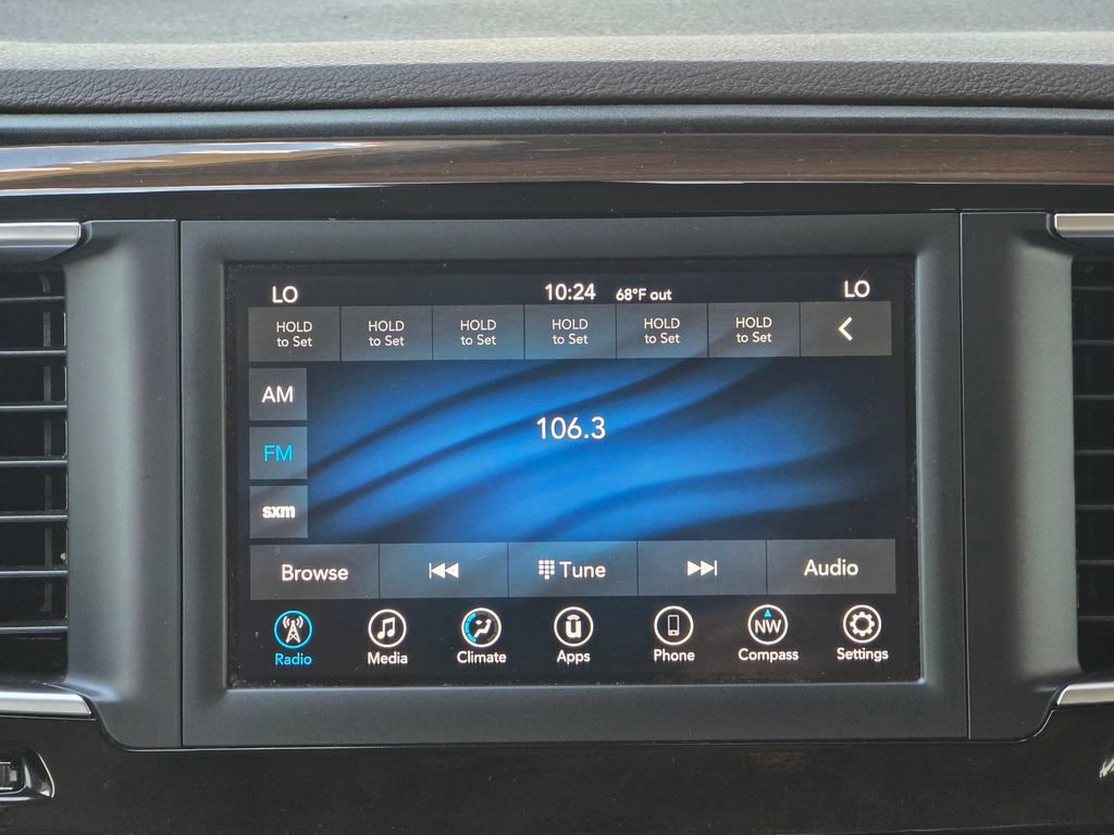 Used 2020 Chrysler Pacifica Touring FWD image 13