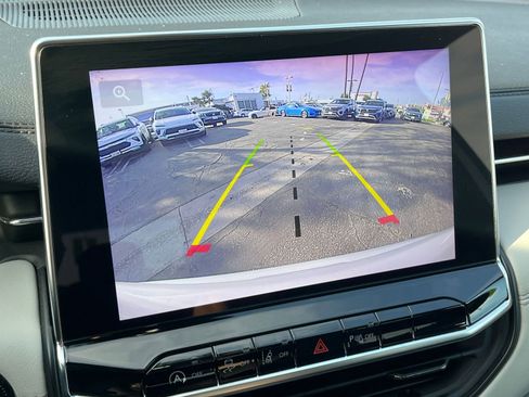 Used 2025 Jeep Compass Limited image 17