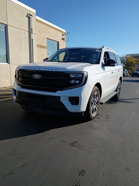 Certified 2025 Ford Expedition Active AWD/4WD image 5