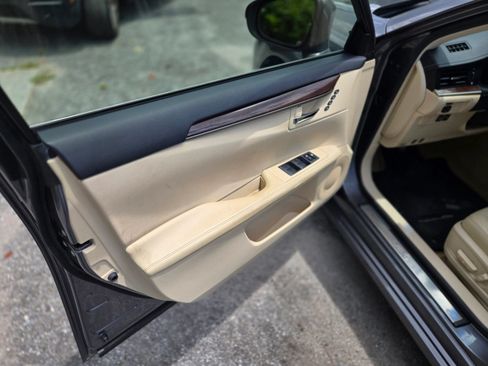 Used 2013 Lexus ES 350 w/ Luxury Pkg FWD image 9