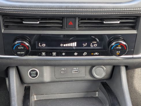 Used 2023 Nissan Rogue SV FWD image 19