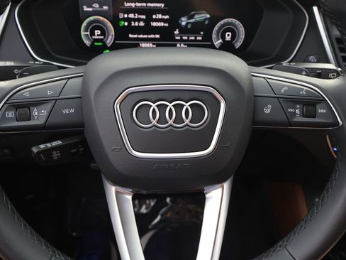 Used 2023 Audi Q5 e Premium Plus w/ Premium Plus Package image 19