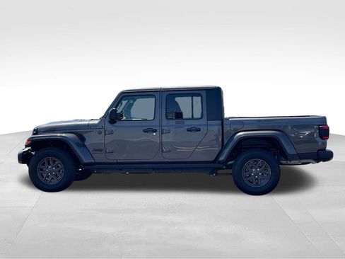 Used 2024 Jeep Gladiator Sport AWD/4WD image 8