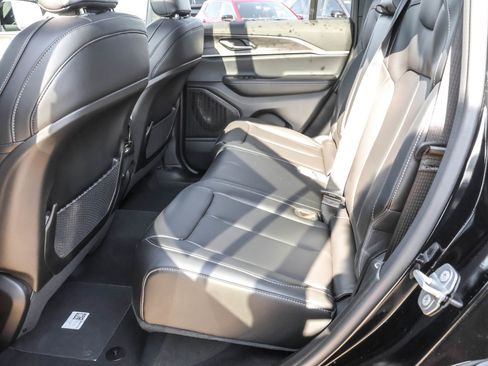 New 2025 Jeep Grand Cherokee Limited w/ Black Appearance Package image 14