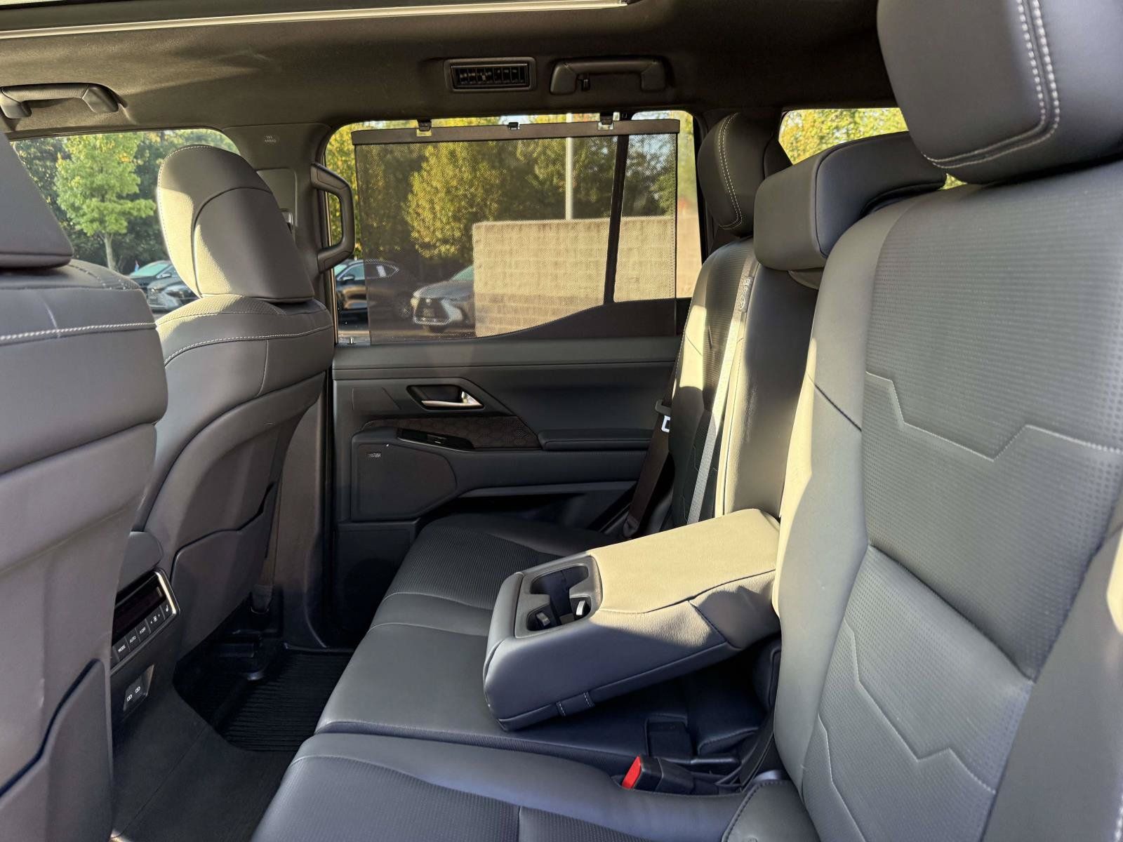 Used 2025 Lexus GX 550 w/ Accessory Package (2T) AWD/4WD image 17