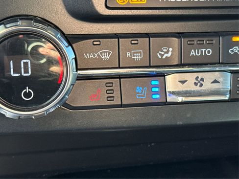 Used 2022 Ford F350 Lariat w/ Black Appearance Package image 32