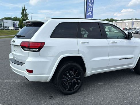 Used 2021 Jeep Grand Cherokee Laredo X AWD/4WD image 5