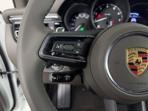 Certified 2026 Porsche Macan image 29