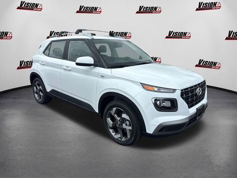 Certified 2025 Hyundai Venue SEL FWD image 3