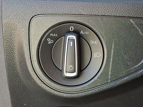 Used 2023 Volkswagen Atlas SE w/ Black Wheel Package image 25