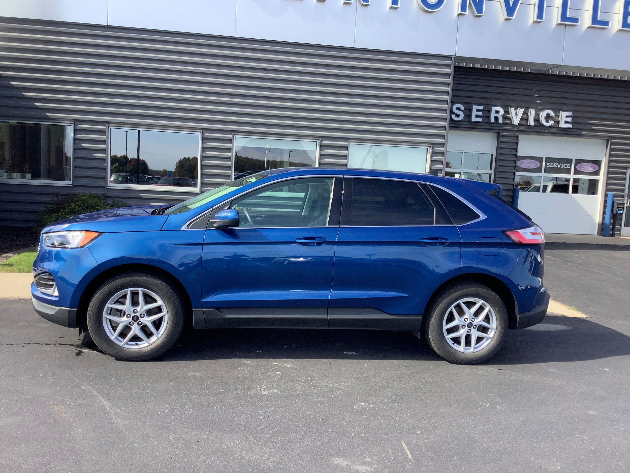 Used 2024 Ford Edge SEL w/ Convenience Package AWD/4WD image 2