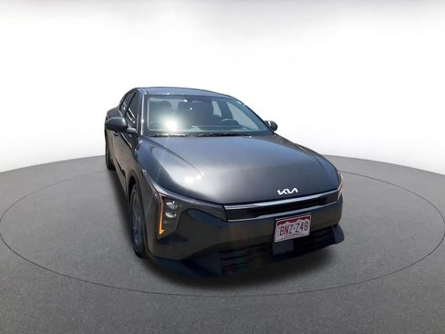 Used 2025 Kia K4 FWD image 3