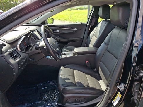 Used 2017 Chevrolet Impala LT FWD image 13