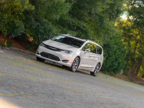 Used 2017 Chrysler Pacifica Limited FWD image 43
