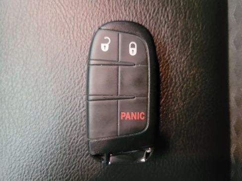 Used 2023 Jeep Compass Latitude AWD/4WD image 32