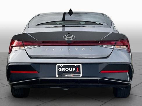 Used 2024 Hyundai Elantra SEL w/ Convenience Package FWD image 5